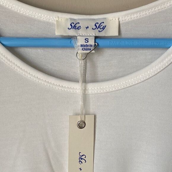 NWT White Top - Picture 4 of 9